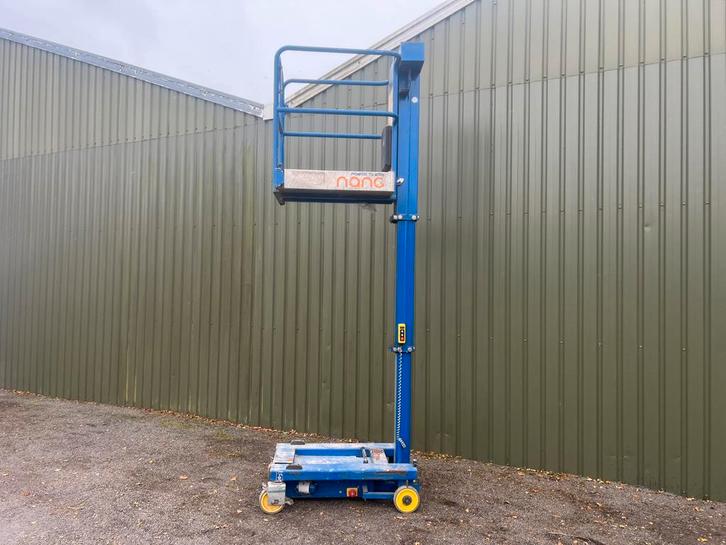 tower Nano 1 persoon masthoogwerker verrijdbaar elektrich, Zakelijke goederen, Machines en Bouw | Liften, Steigers en Ladders