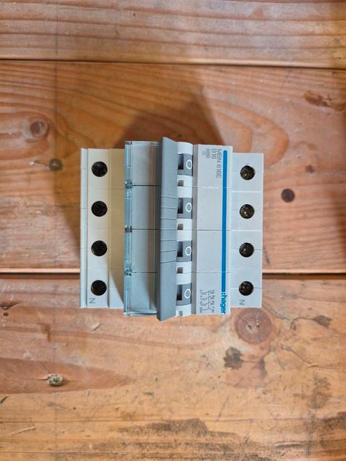 Hager materiaal, Hobby en Vrije tijd, Elektronica-componenten, Zo goed als nieuw, Ophalen of Verzenden