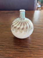 VINTAGE OPLALINE GLASVAASJE, Ophalen of Verzenden