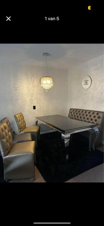Glas eettafel beschikbaar voor biedingen