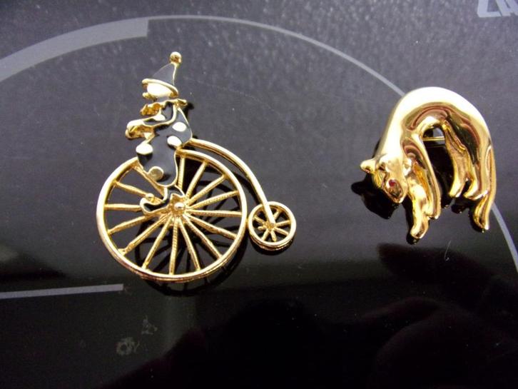 Broche clown, Sieraden, Tassen en Uiterlijk, Broches, Zo goed als nieuw, Overige materialen, Goud, Ophalen of Verzenden