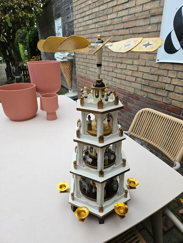 Vintage grote kerst pyramide kerst carrousel  beschikbaar voor biedingen