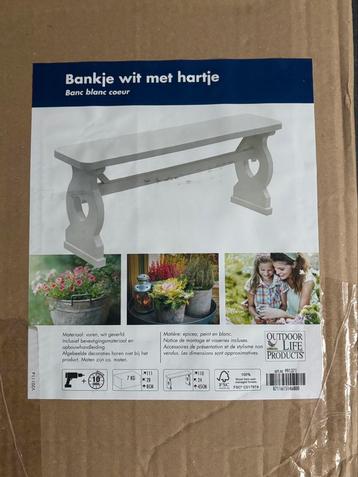Wit houten bankje voor binnen en buiten, nieuw, tuinbank beschikbaar voor biedingen