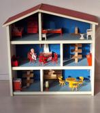 Vintage houten poppenhuis met meubeltjes, Ophalen, Gebruikt, Poppenhuis