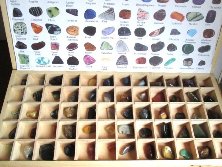 Agaat~Opaal~Topaas Goud~Tijgeroog ea~ 60 Edelstenen in box, Sieraden, Tassen en Uiterlijk, Edelstenen, Zo goed als nieuw, Ophalen of Verzenden