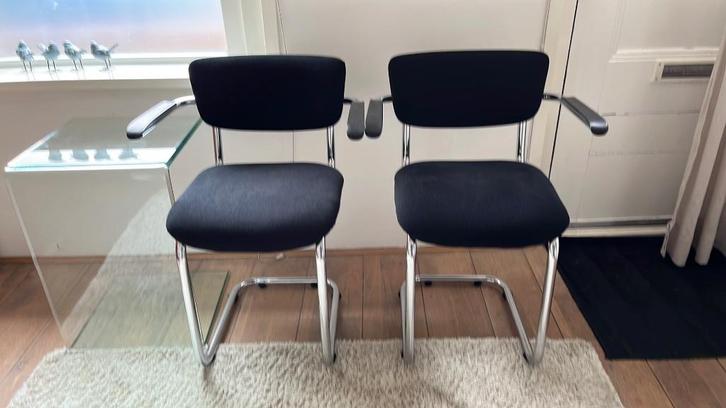 2 Gispen 207 stoelen, Huis en Inrichting, Stoelen, Gebruikt, Twee, Hout, Metaal, Stof, Zwart, Ophalen