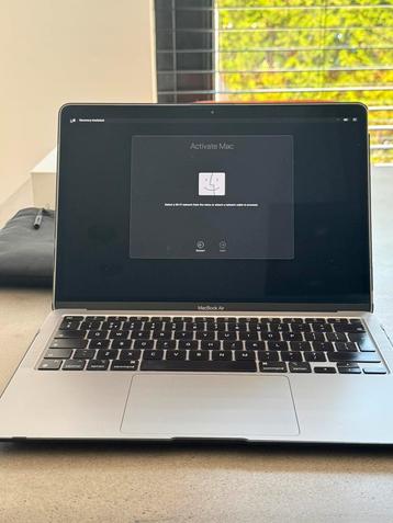 Apple MacBook Air 13” M1 (2020) met doos, oplader & hoes beschikbaar voor biedingen