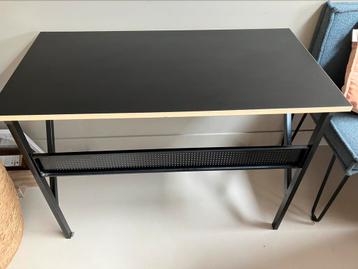 bureau debbey tafel buro beschikbaar voor biedingen