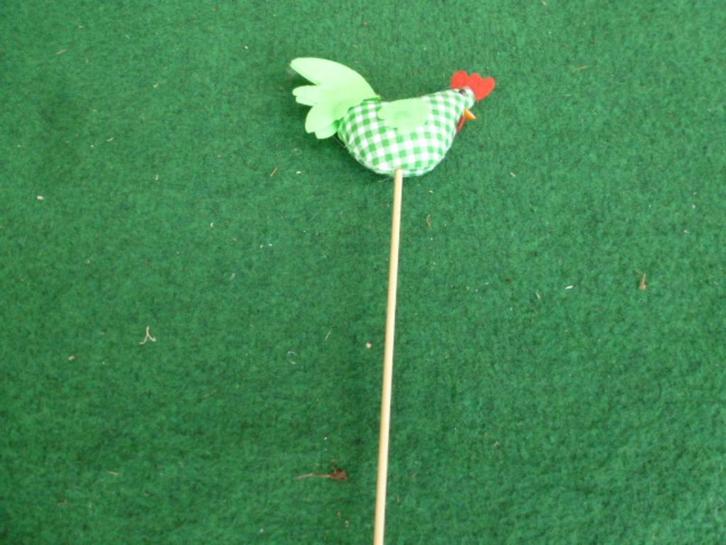 NIEUW 1 groen gekleurde kip 10 cm op stok 50 cm, Diversen, Pasen, Nieuw, Ophalen of Verzenden
