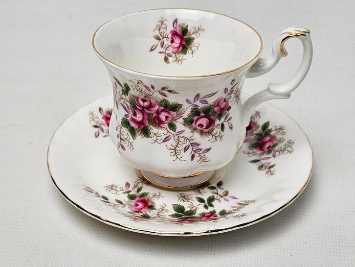 # Royal Albert Lavender Rose Kop, Schotel & Gebakschotel, Antiek en Kunst, Antiek | Servies los, Ophalen of Verzenden