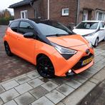 Toyota Aygo 1.0 Vvt-i 72pk 5D 2019 Oranje Zwart Airco, Voorwielaandrijving, Stof, 4 stoelen, Zwart