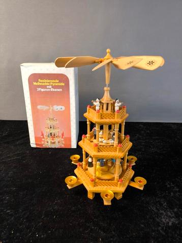 Duitse kerstpyramide met 3 verdiepingen  beschikbaar voor biedingen