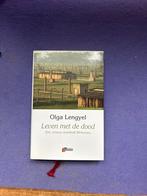 Leven met de dood - Olga Lengyel, Ophalen of Verzenden, Zo goed als nieuw, Religie
