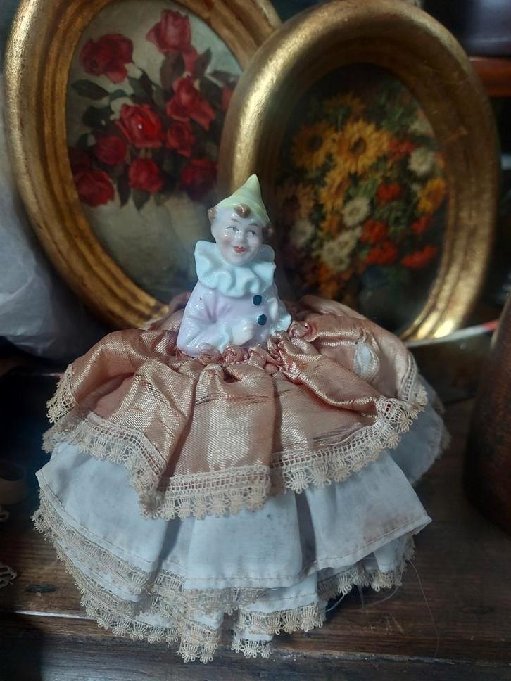Zeer mooie oude oude bijzondere HalfDoll met Pierrot, Antiek en Kunst, Curiosa en Brocante, Ophalen of Verzenden