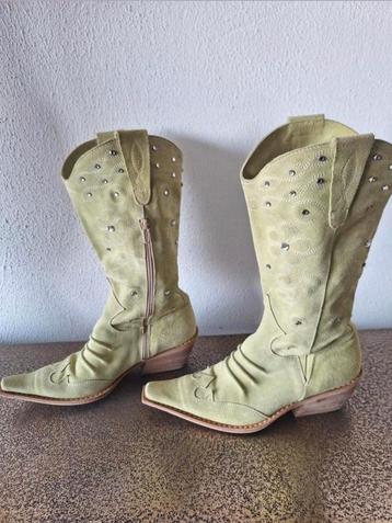 Groene suède boots beschikbaar voor biedingen