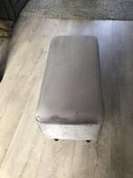 Grijze poef met klep, Ophalen, Zo goed als nieuw, Rond, Minder dan 50 cm