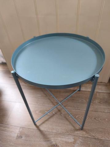 IKEA blauwe bijzettafel/salontafel beschikbaar voor biedingen