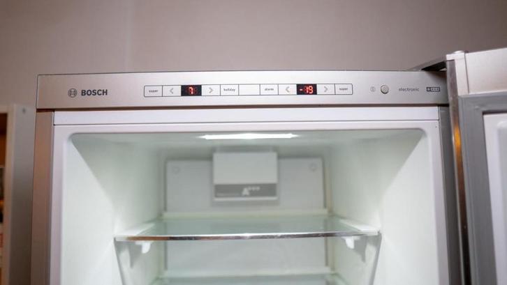 Bosch koel vries combi A+++, metaal grijs, Witgoed en Apparatuur, Koelkasten en IJskasten, Gebruikt, Met aparte vriezer, 200 liter of meer