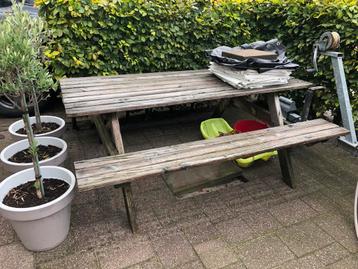 Houten Picknicktafel met opklapbare bank beschikbaar voor biedingen