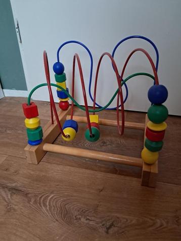 Houten speelgoed: spiraal met blokken beschikbaar voor biedingen