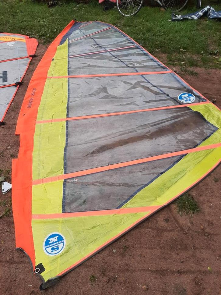 Surfplanken en Windsurf Zeilen - North Sails & Simmer Style, Watersport en Boten, Windsurfen, Zo goed als nieuw, Zeil, Ophalen