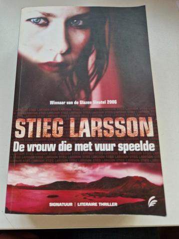 Stieg Larsson - De vrouw die met vuur speelde