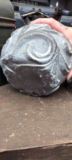 Brocante stenen betonnen bal bewerkt, ., Ophalen of Verzenden, Zo goed als nieuw, .