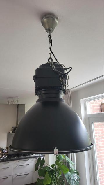 Zwarte industriele hanglamp metaal  beschikbaar voor biedingen