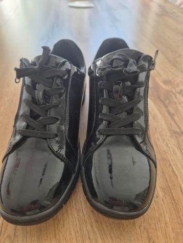 Zwarte lak sneakers maat 38 beschikbaar voor biedingen