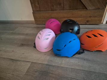 Skihelm / skatehelm te koop  beschikbaar voor biedingen