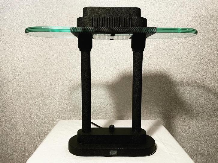 Memphis stijl bankierslamp SMC Boxford, Huis en Inrichting, Lampen | Tafellampen, Zo goed als nieuw, Minder dan 50 cm, Glas, Metaal