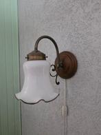 Vintage Wandlamp met Glazen Kap, Ophalen of Verzenden, Gebruikt, Glas, Vintage