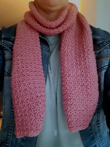 Gehaakt sjaaltje siersjaaltje beschikbaar voor biedingen