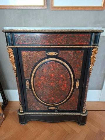 boulle kast met marmer blad beschikbaar voor biedingen