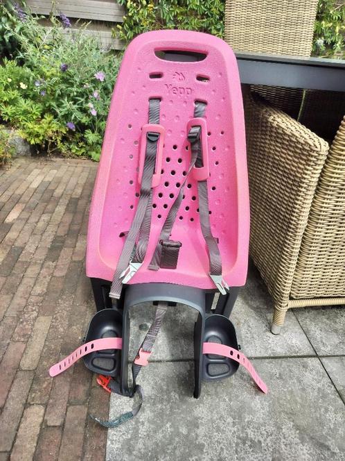 Fietsstoeltje Yepp maxi roze, Fietsen en Brommers, Fietsaccessoires | Fietsstoeltjes, Gebruikt, Achterzitje, 9 t/m 36 kg, Voetsteuntjes