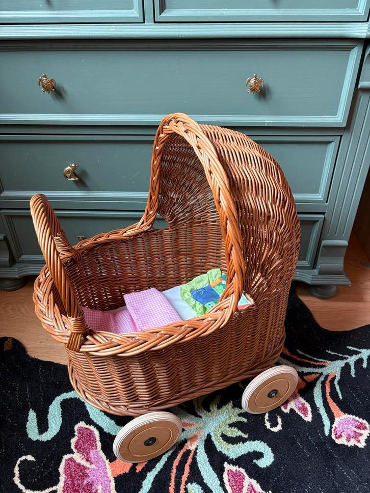 Vintage rieten poppenwagen – té schattig!, Kinderen en Baby's, Speelgoed | Overig, Gebruikt, Jongen of Meisje, Ophalen of Verzenden