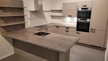 NIEUWE BRUYNZEEL Keuken met ZES ATAG Apparaten / INNOVARE beschikbaar voor biedingen