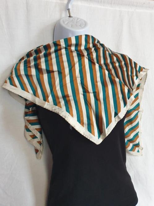 Grappig gestreept zijden sjaaltje 70x70 merk Jago, Kleding | Dames, Mutsen, Sjaals en Handschoenen, Zo goed als nieuw, Sjaal, Ophalen of Verzenden