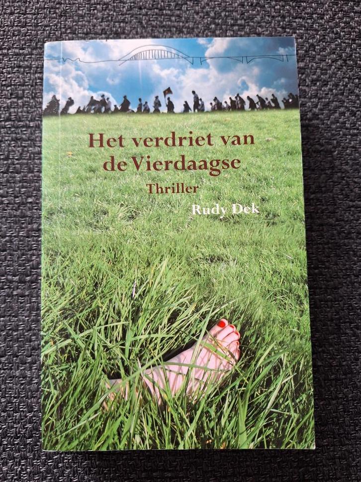 Het verdriet van de Vierdaagse (Rudy Dek), Boeken, Thrillers, Ophalen of Verzenden