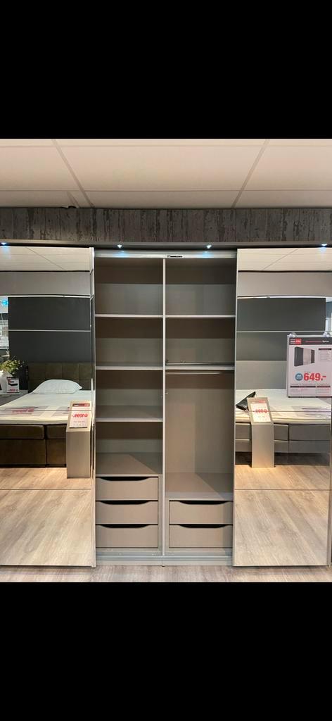 kledingkast met spiegeldeuren 850,- ophalen!, Huis en Inrichting, Kasten | Kledingkasten, Zo goed als nieuw, 200 cm of meer, 200 cm of meer