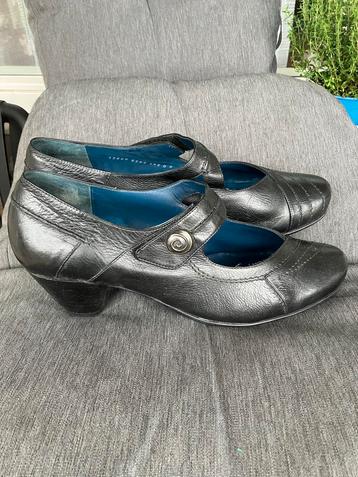 Zwarte leren pumps van Durea met bandje maat 9/43 breedte G beschikbaar voor biedingen