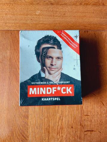 Nieuw, Mindf*ck kaartspel van Victor Mids  beschikbaar voor biedingen