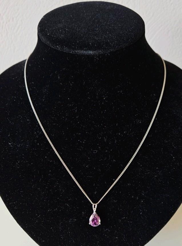 Zilveren ketting met hanger, paarse steen, 72,5 cm, Antiek en Kunst, Antiek | Goud en Zilver, Zilver, Ophalen of Verzenden