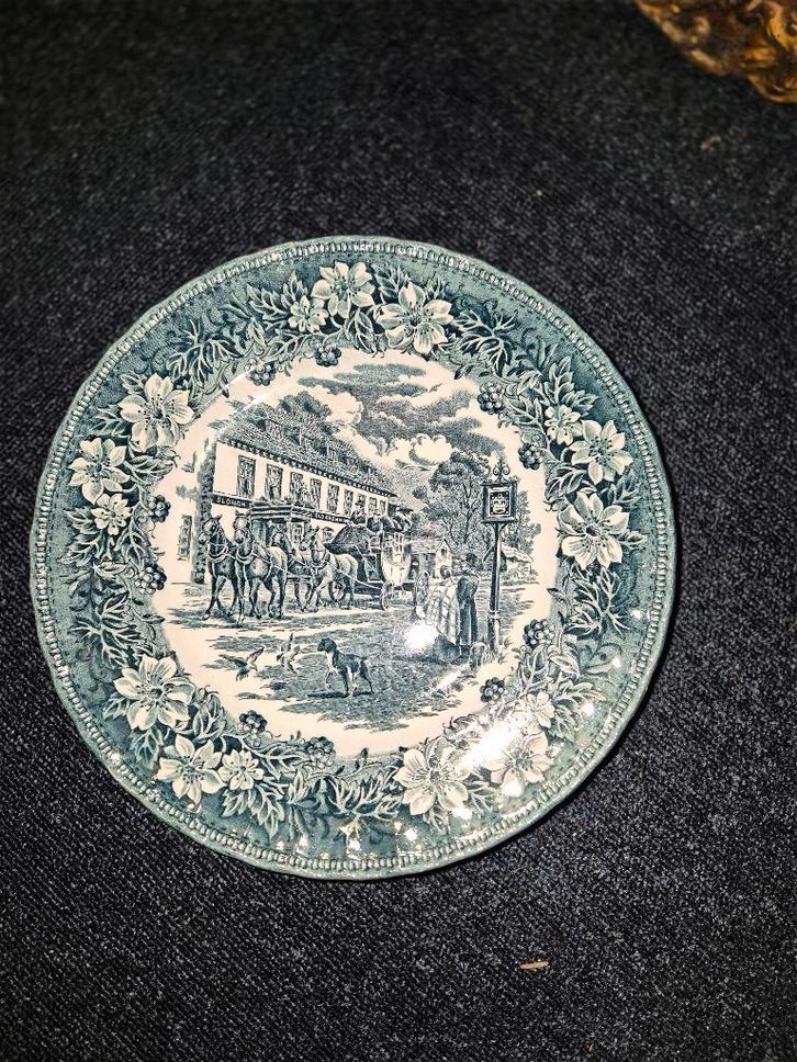 4 Borden ROYAL TUDOR WARE 25 cm NIEUW, Antiek en Kunst, Antiek | Servies los, Ophalen of Verzenden