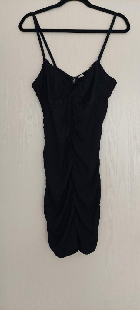 Zwarte jurk, Divided by H&M, maat L, Kleding | Dames, Jurken, Zo goed als nieuw, Maat 38/40 (M), Zwart, Boven de knie, Ophalen of Verzenden