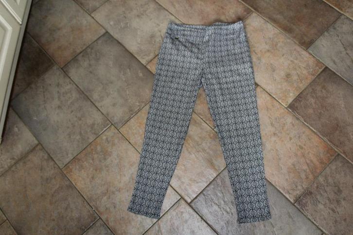 Joseph Ribkoff prachtig gekleurde chique broek mt 44, Kleding | Dames, Broeken en Pantalons, Zo goed als nieuw, Maat 42/44 (L)