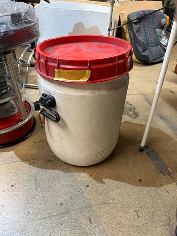 Waterdichte opbergton klein 40cm hoog 35cm doorsnee beschikbaar voor biedingen