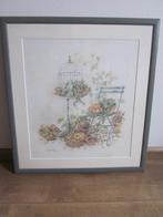 Geborduurd schilderij tuintafereel vogelkooitje + tuinstoel, Schilderij, Ophalen of Verzenden, Zo goed als nieuw, 50 tot 75 cm