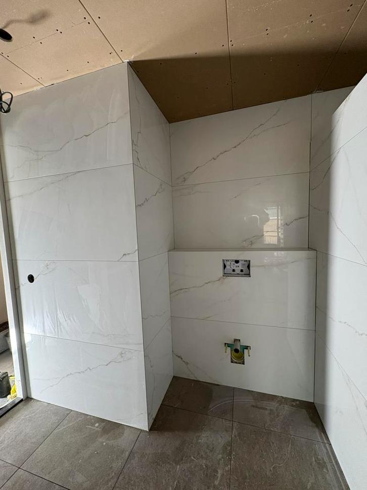 Restpartij wit marmer tegels voor 1 toilet- of badkamer muur, Doe-het-zelf en Verbouw, Tegels, Nieuw, Wandtegels, Keramiek, 60 cm of meer
