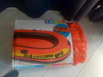 Opblaasboot boot met peddels beschikbaar voor biedingen